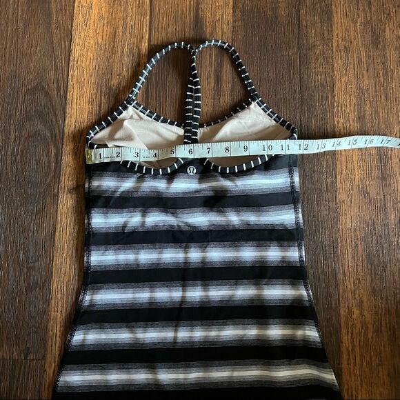 Lululemon sports tank top - Picture 3 of 5
